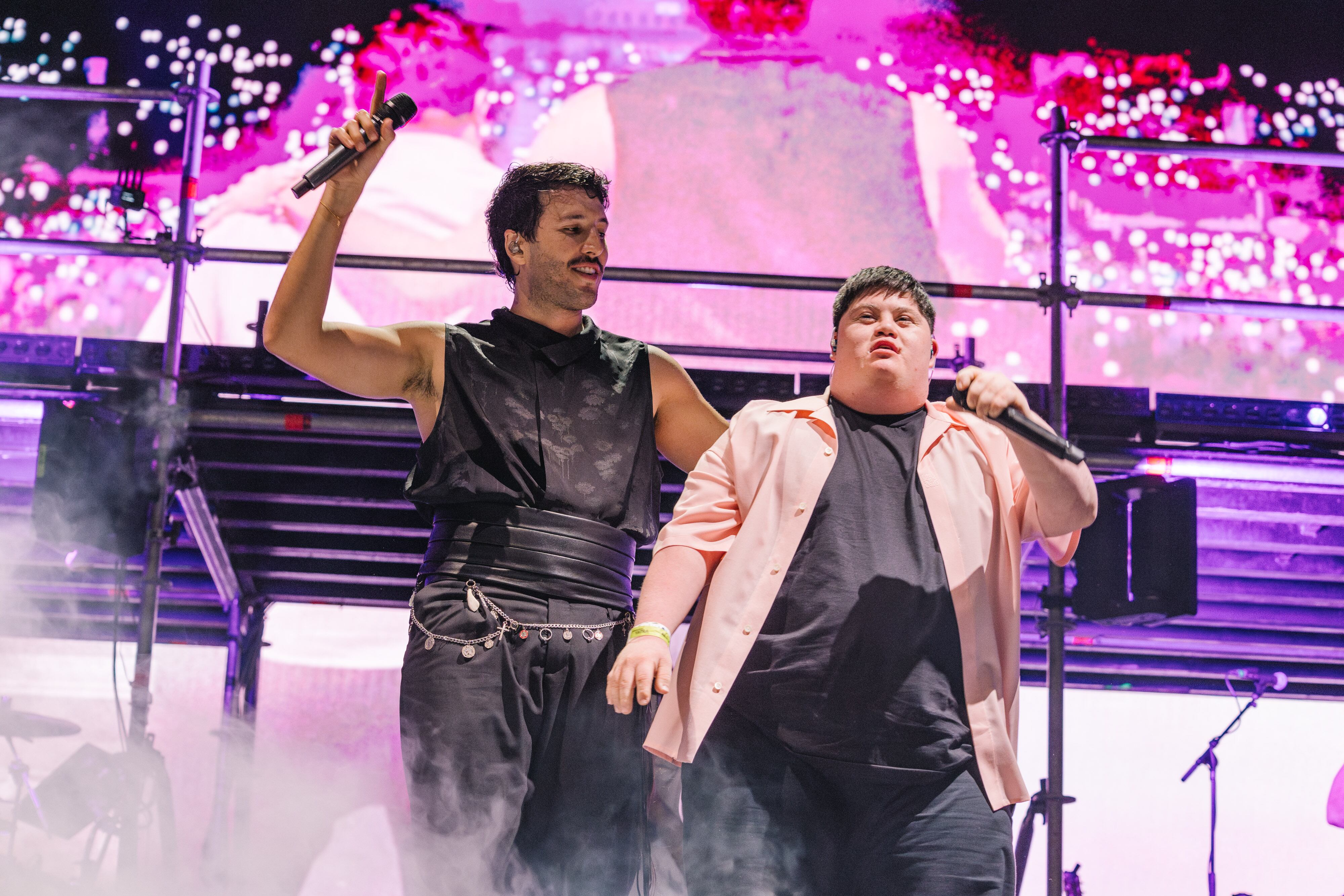 Sebastián Yatra y Alonso en su concierto en Madrid. / Arturo de Lucas