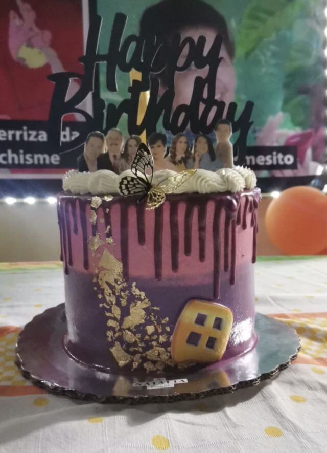 Doña Mechita hizo su pastel de los conductores del programa