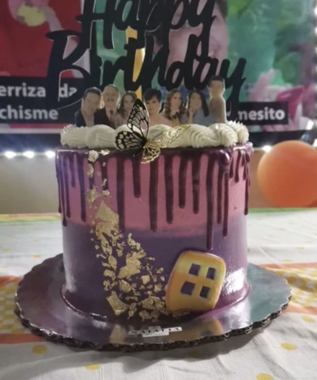 Doña Mechita hizo su pastel de los conductores del programa