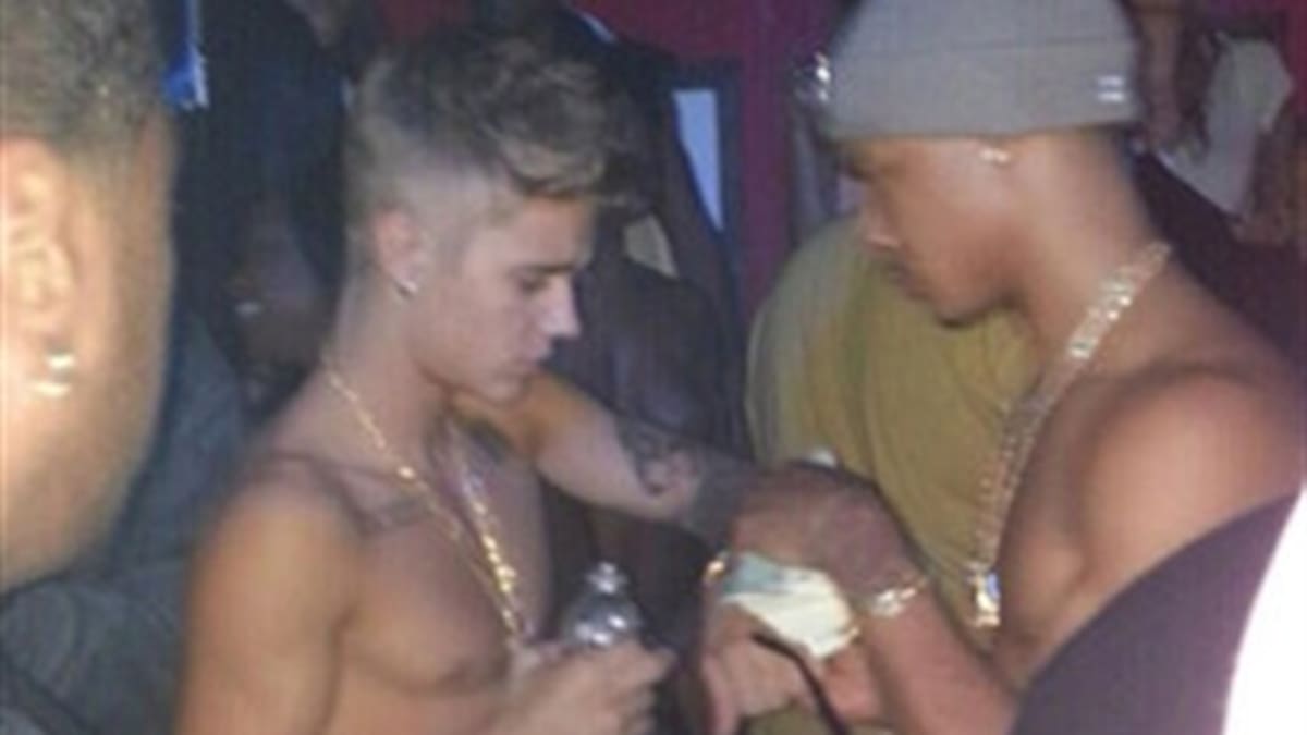 Justin Bieber en un club de striptease