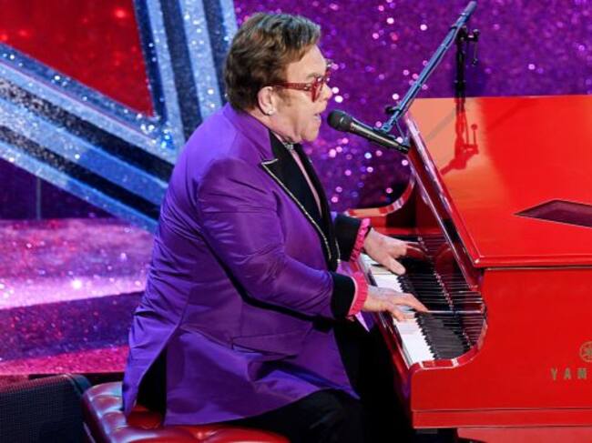 Elton John canta '(I'm Gonna) Love Me Again' durante la gala de los premios Óscar 2020