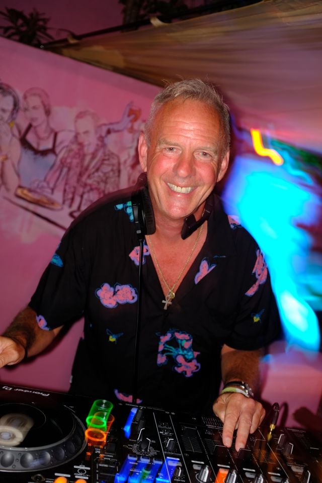 Fatboy Slim pinchando en Ibiza en el verano de 2021.