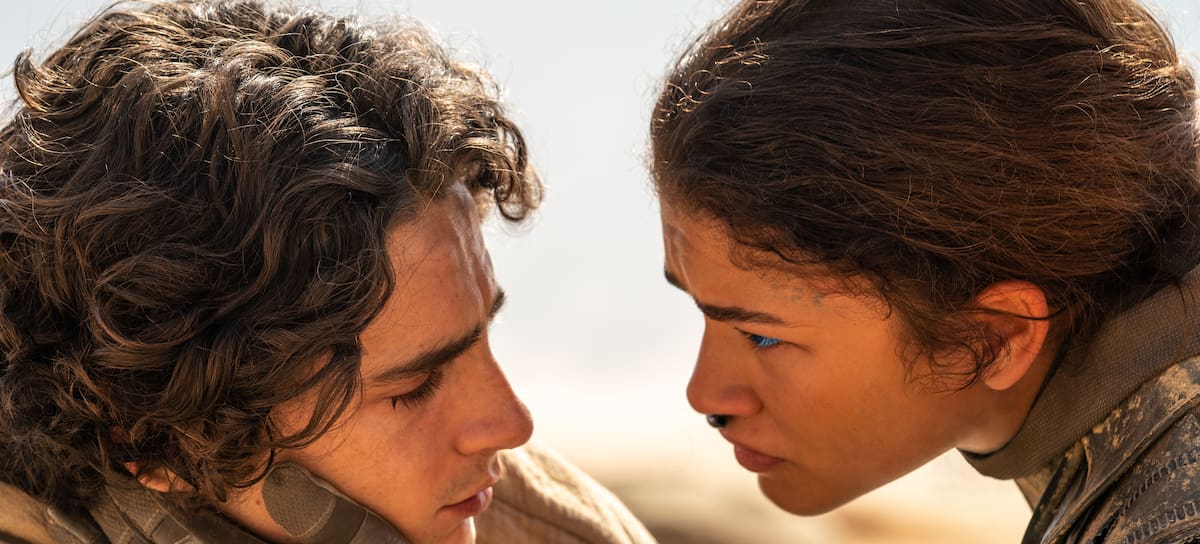 Timothée Chalamet y Zendaya en una escena de 'DUNE: Parte Dos'. / Warner.