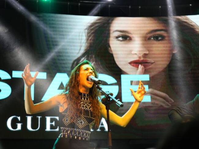 Ana Guerra lo ha dado todo encima del escenario de la sala Cool de Madrid