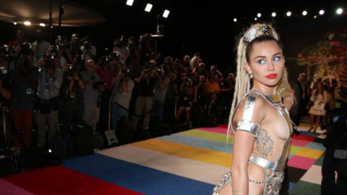Miley Cyrus le da un giro a su música