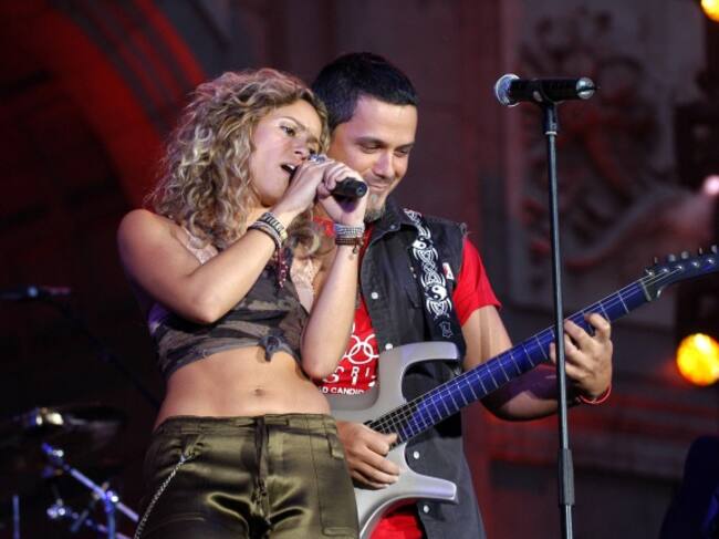 Shakira y Alejandro Sanz, durante un show en La puerta de Alcalá en Madrid en 2005, la época de La Tortura.