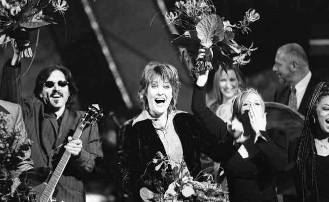 Katrina and The Waves, celebrando su victoria en Eurovisión en 1997.