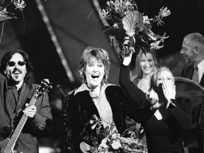Katrina and The Waves, celebrando su victoria en Eurovisión en 1997.