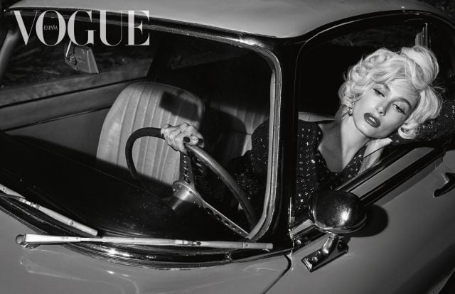 Hailey Bieber convertida en Marilyn Monroe.