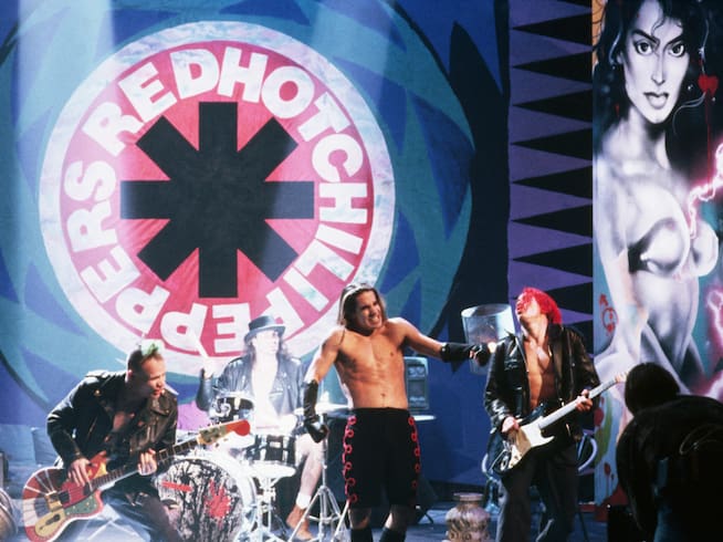 Red Hot Chili Peppers, durante un show en 1992.