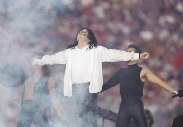 Michael durante su actuación en la Super Bowl en 1993