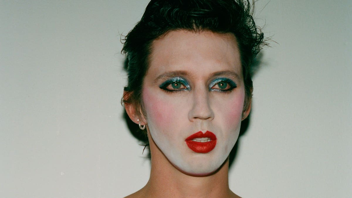 Crítica de 'She's The Best', de Troye Sivan: cuando la revelación ocurre en mitad del club