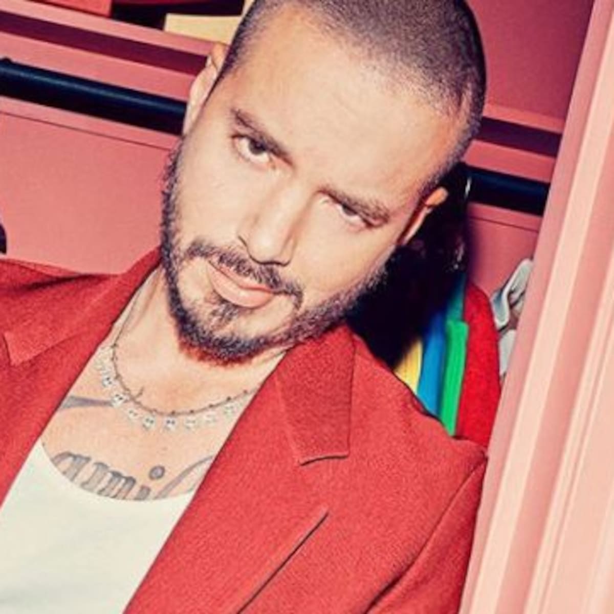Después de "Morado" sigue "Rojo", el próximo sencillo de J Balvin
