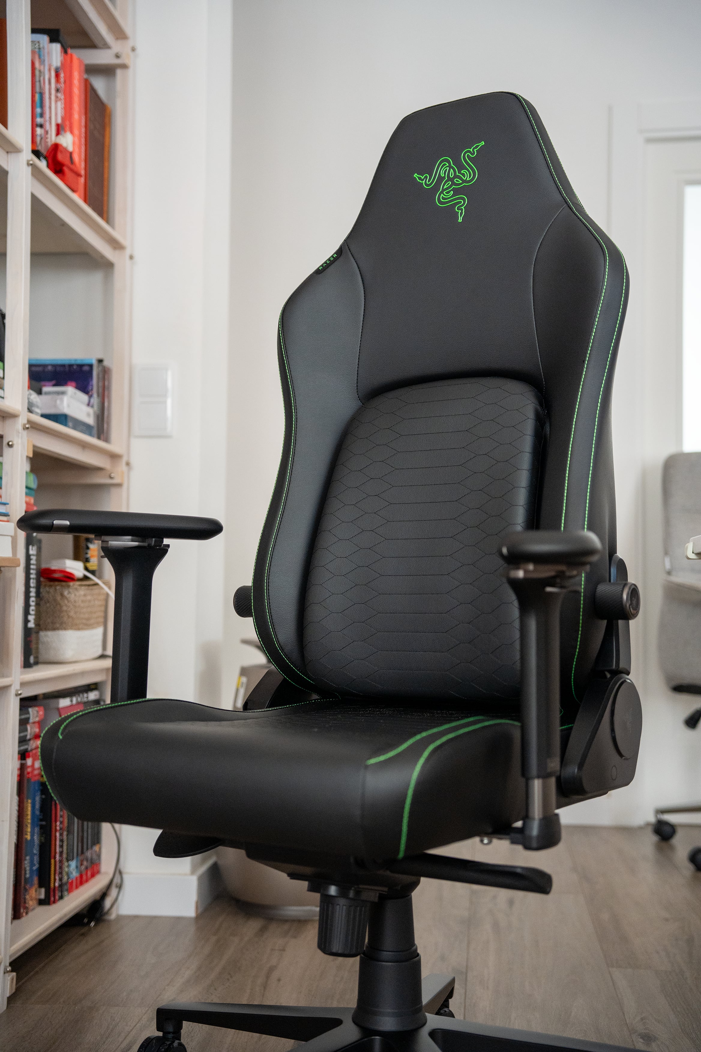 Razer Iskur V2 NewGen: la silla que cambia tu escritorio más que un ratón o un teclado