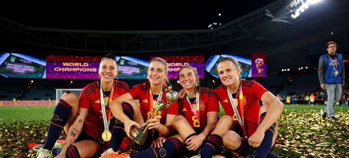 Jennifer Hermoso, Alexia Putellas Mariona, Caldentey e Irene Paredes tras ganar el Mundial de Australia y Nueva Zelanda. 2023.