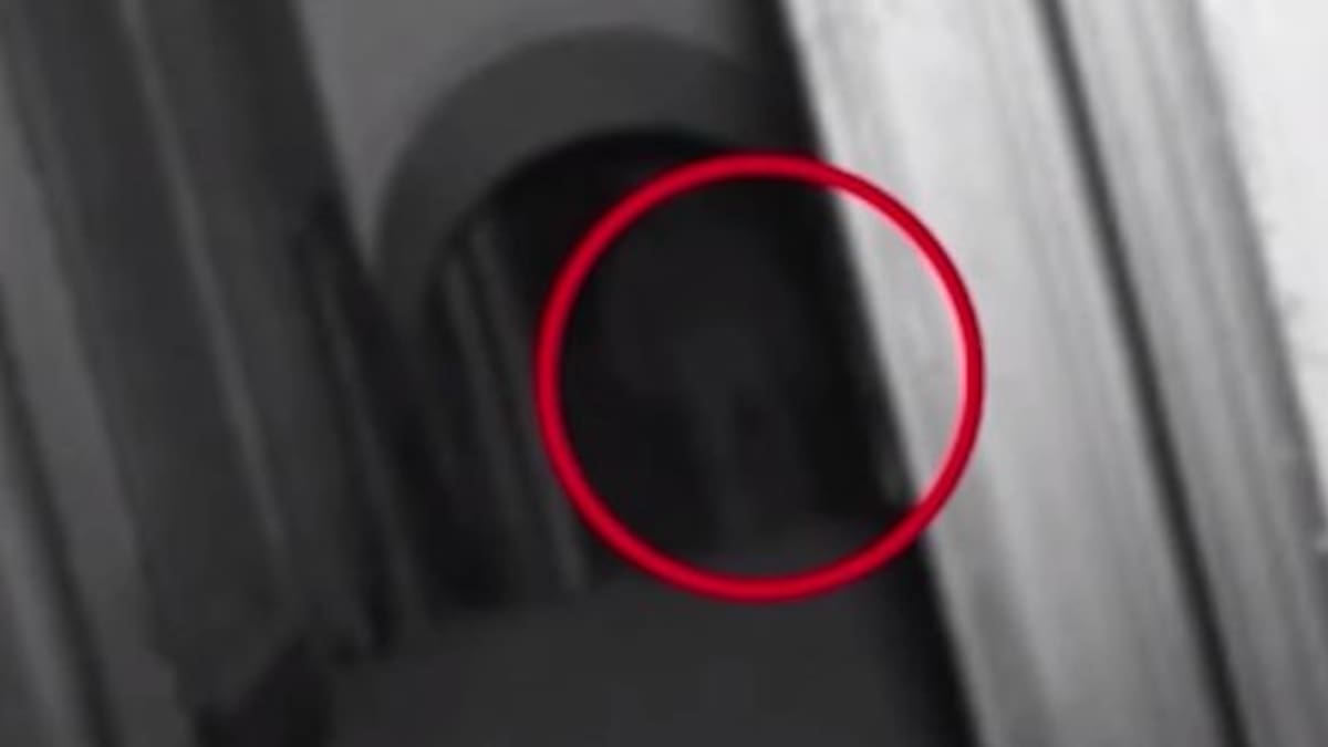 ¿Será verdad? Filman a un terrorífico fantasma en una mansión