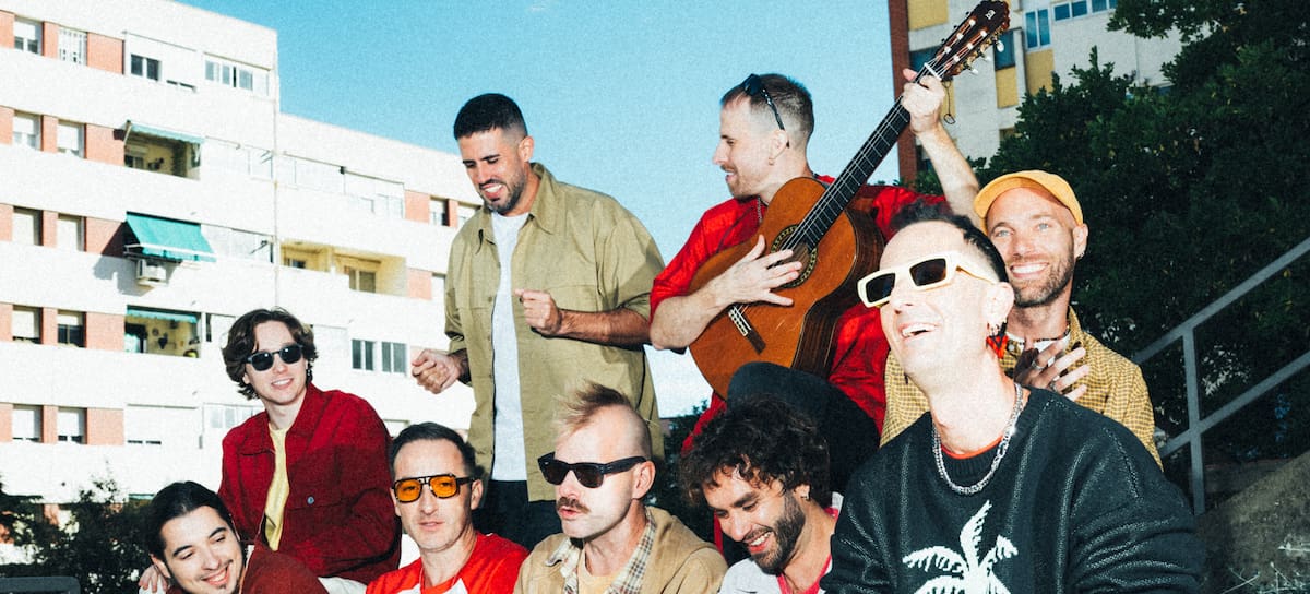 La Pegatina vuelve tras su parón, con nuevo disco, 'Fuegos del barrio'.