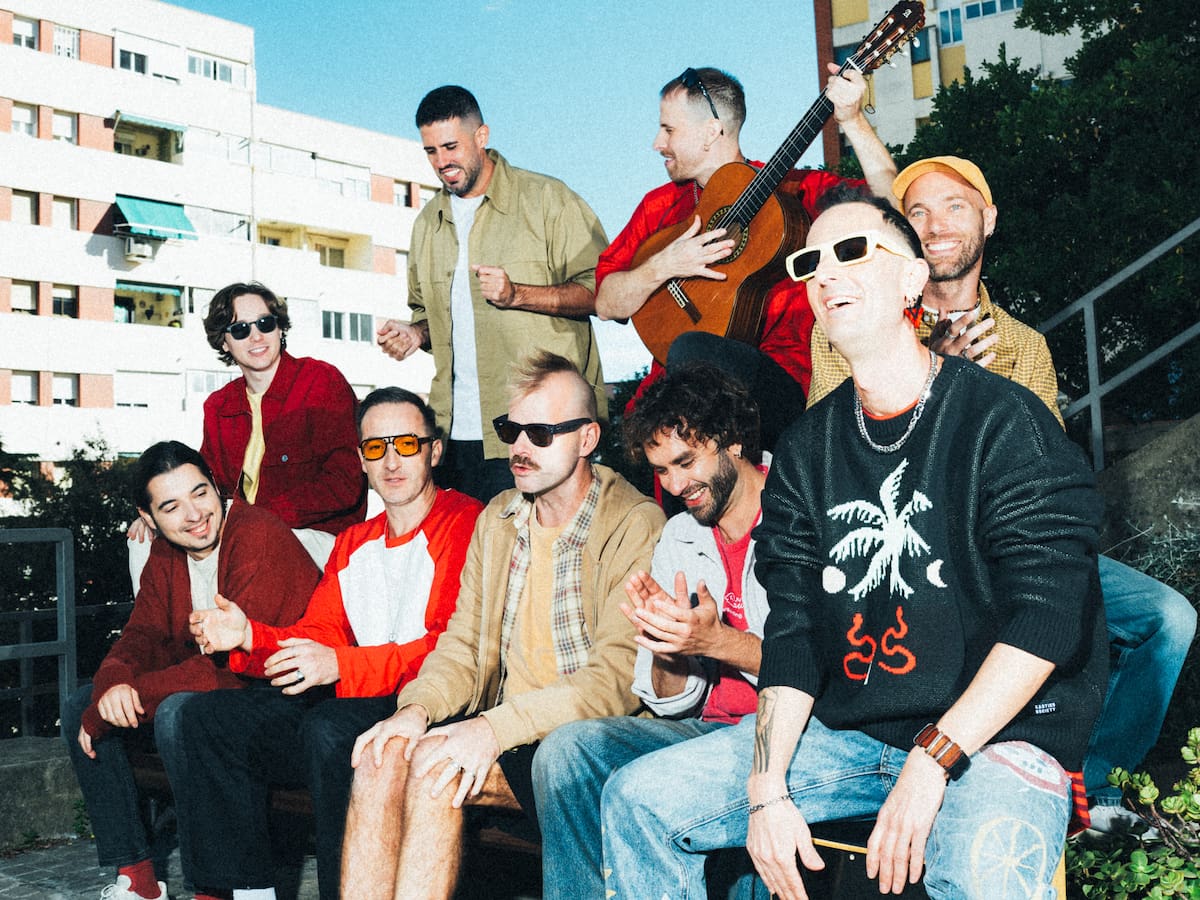 6 versos nuevos de La Pegatina que dan que hablar: “Somos la materia prima para que la industria gane dinero, pero somos los más precarizados”