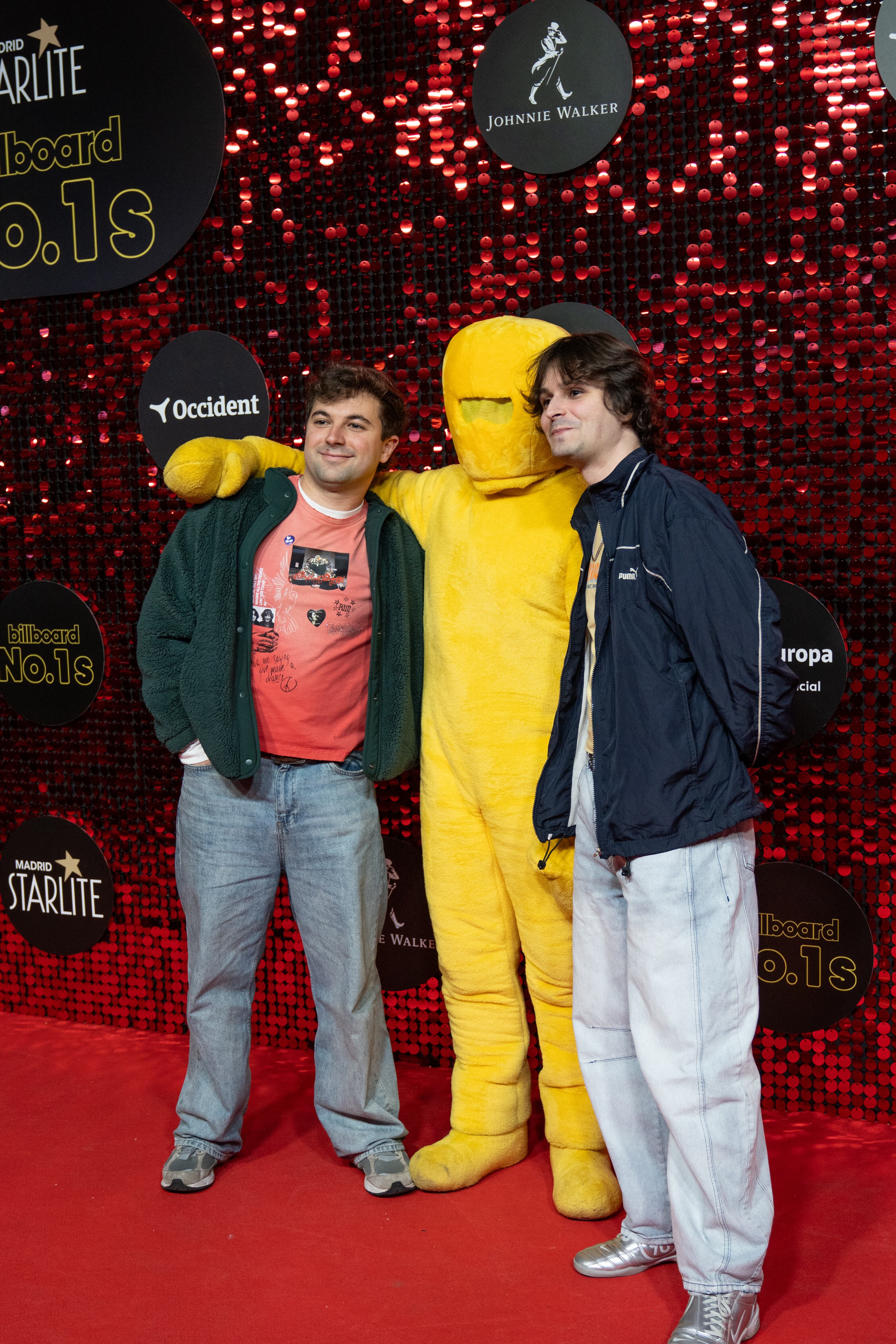 Besmaya llegó a Starlite x Billboard con un misterioso muñeco amarillo para anunciar su segundo álbum de estudio, 'La vida de Nadie'.