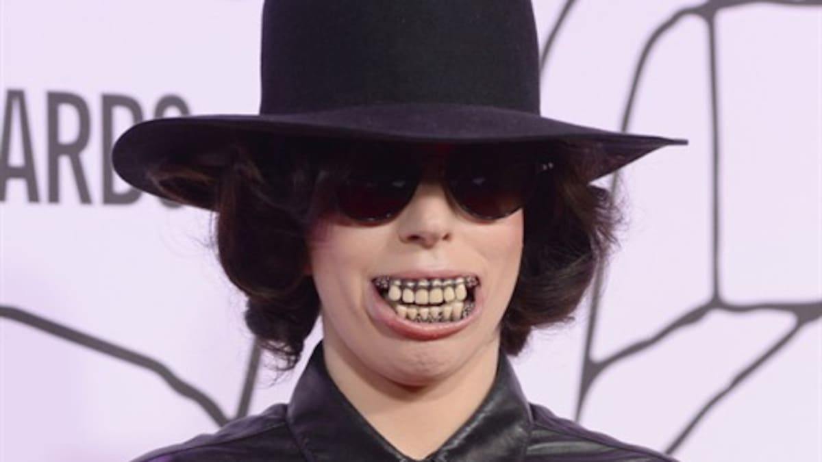 Lady Gaga dice que su novio es raro