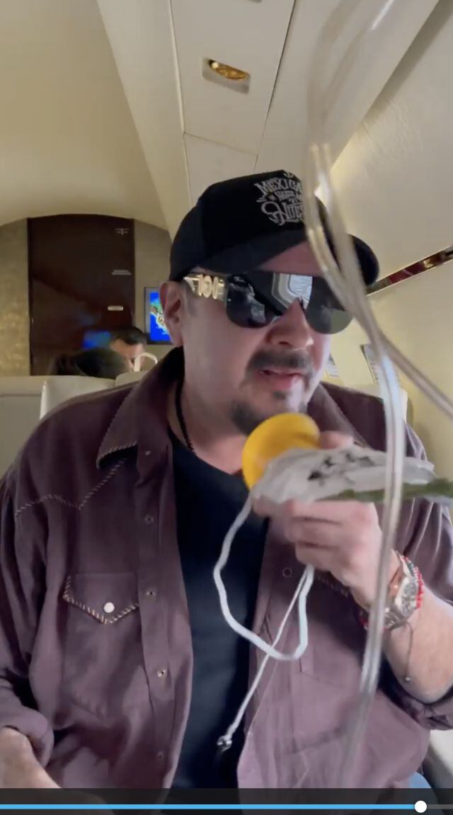 Pepe Aguilar sufre momentos de angustia en avión privado