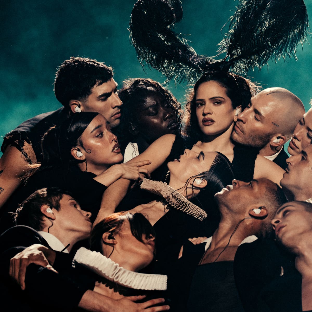 De Ester Expósito a Amaral: Todos los famosos que asistieron al primer concierto de Rosalía por el LUX Tour en Madrid