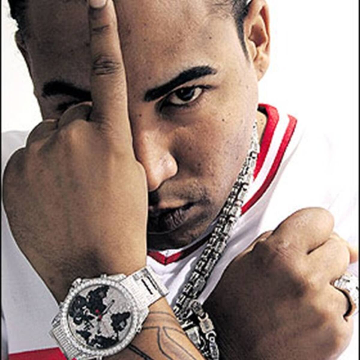 El rey del reggaeton y la chica dorada juntos...