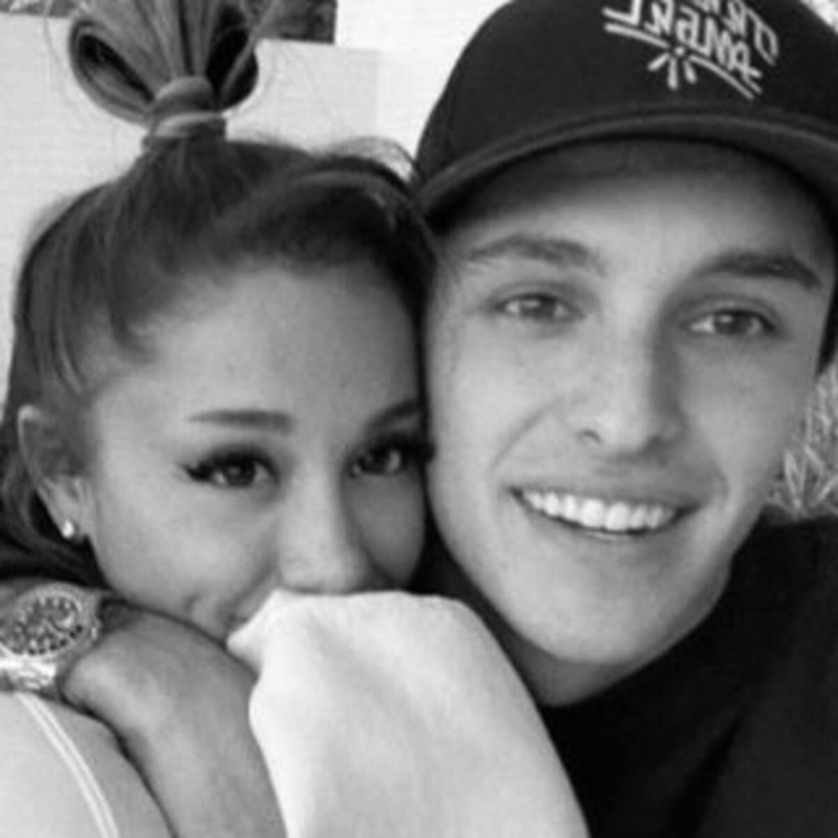 Ariana Grande se casó en secreto con Dalton Gómez