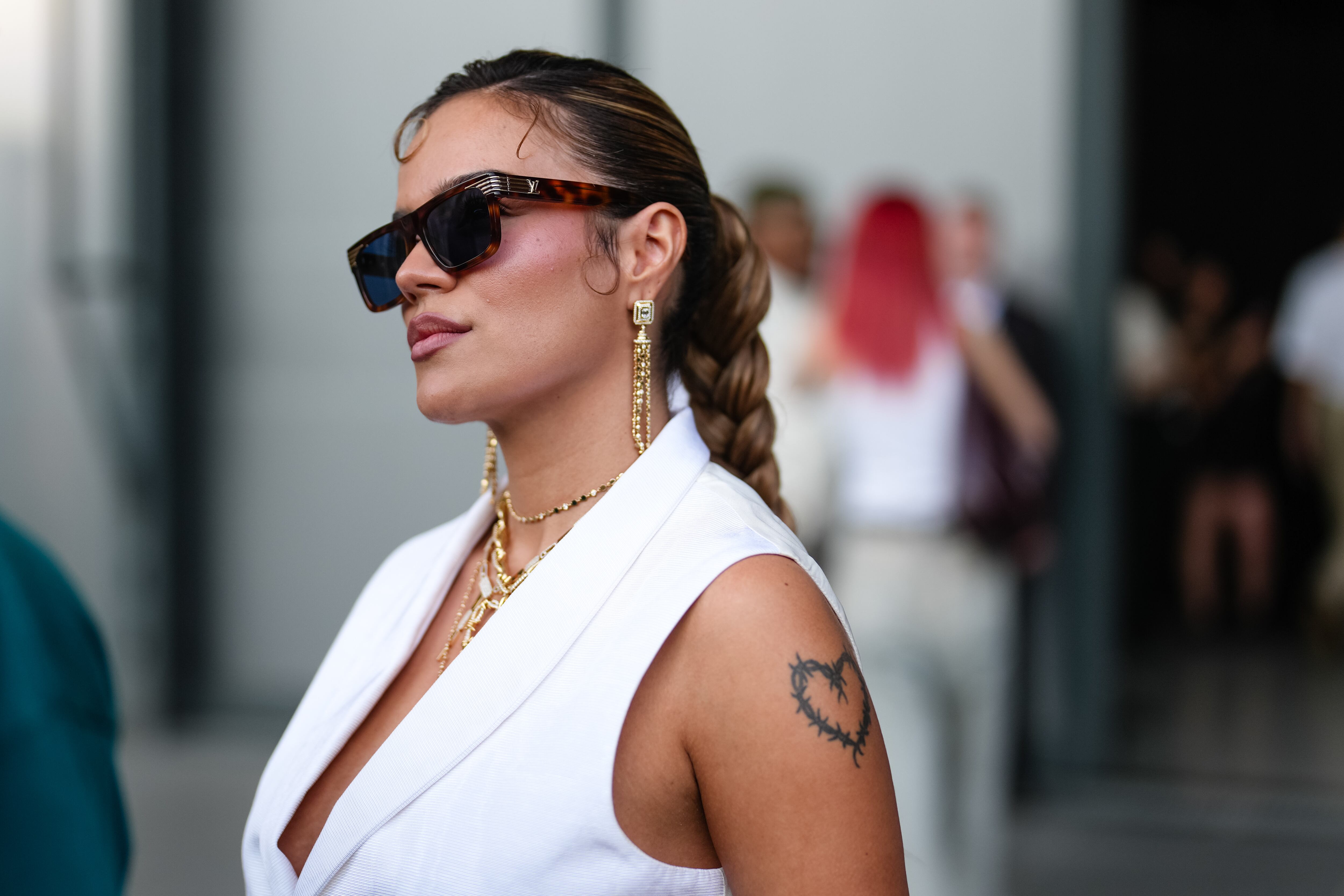 Karol G en el desfile de Louis Vuitton de este verano