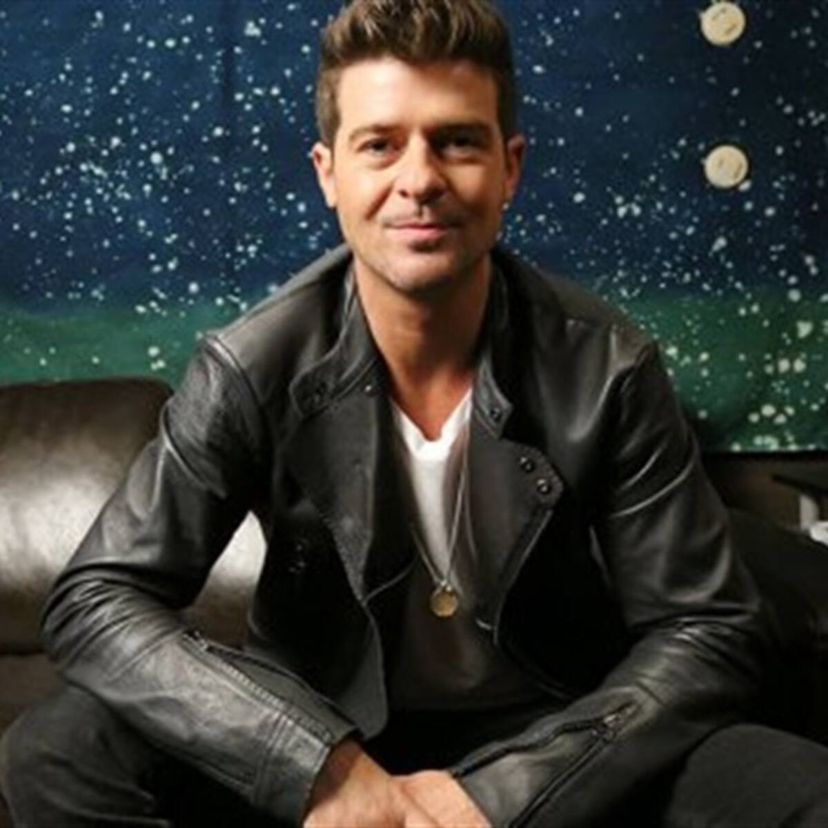 Robin Thicke se puso firmo