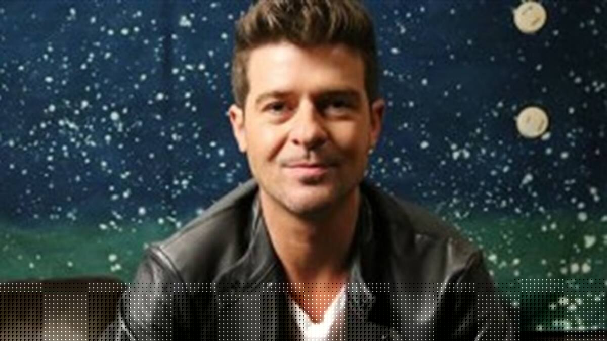Robin Thicke se puso firmo