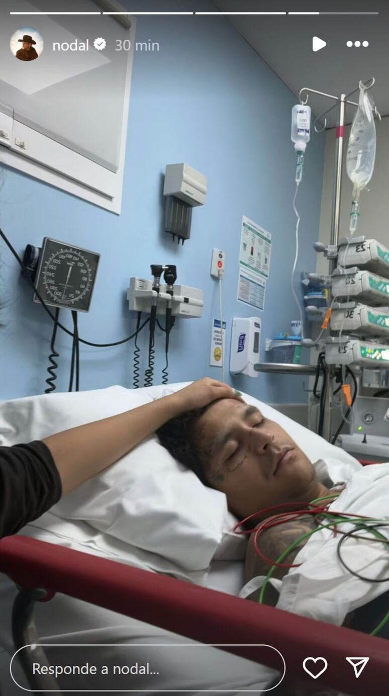 Christian Nodal está hospitalizado y se cree que fue a consecuencia del estrés y del alcohol