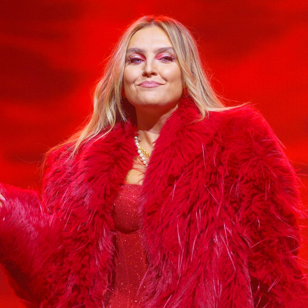 Perrie Edwards le dedica a todas las mujeres su nueva canción por San Valentín