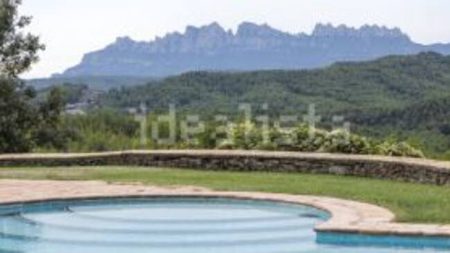 La piscina de la masía.