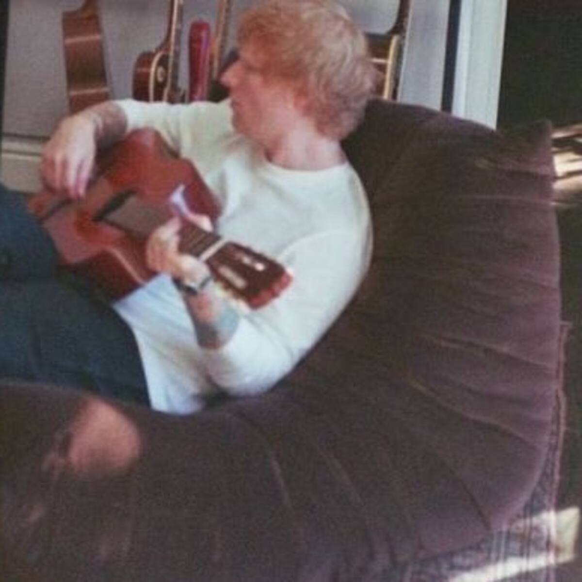Ed Sheeran demora la grabación de su álbum para ayudar a las escuelas