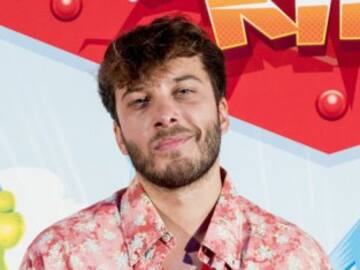 Blas Cantó comparte una foto luciendo abdominales tras empezar “a comer bien”