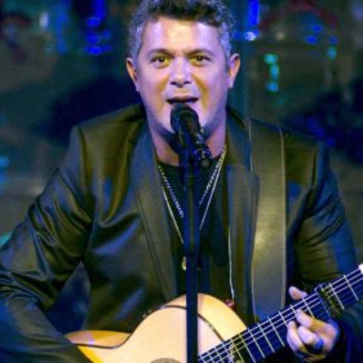 Ale Sanz defiende a una fan mexicana en pleno show