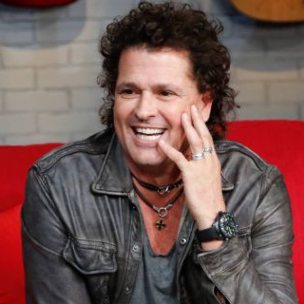 Así promociona Carlos Vives su canción “Robarte un Beso”