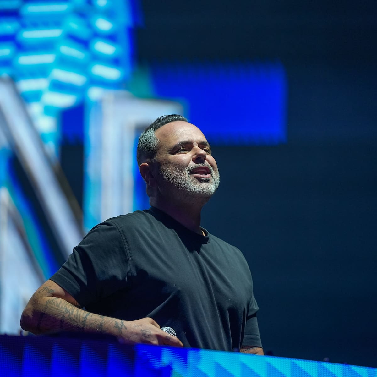 Pura nostalgia: Juan Magán revive 'Bailando Por Ahí' con una nueva versión junto a Omar Montes