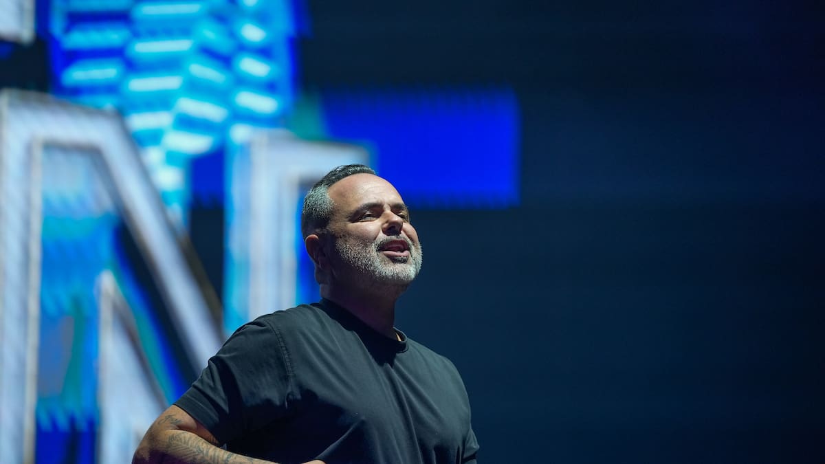 Pura nostalgia: Juan Magán revive 'Bailando Por Ahí' con una nueva versión junto a Omar Montes