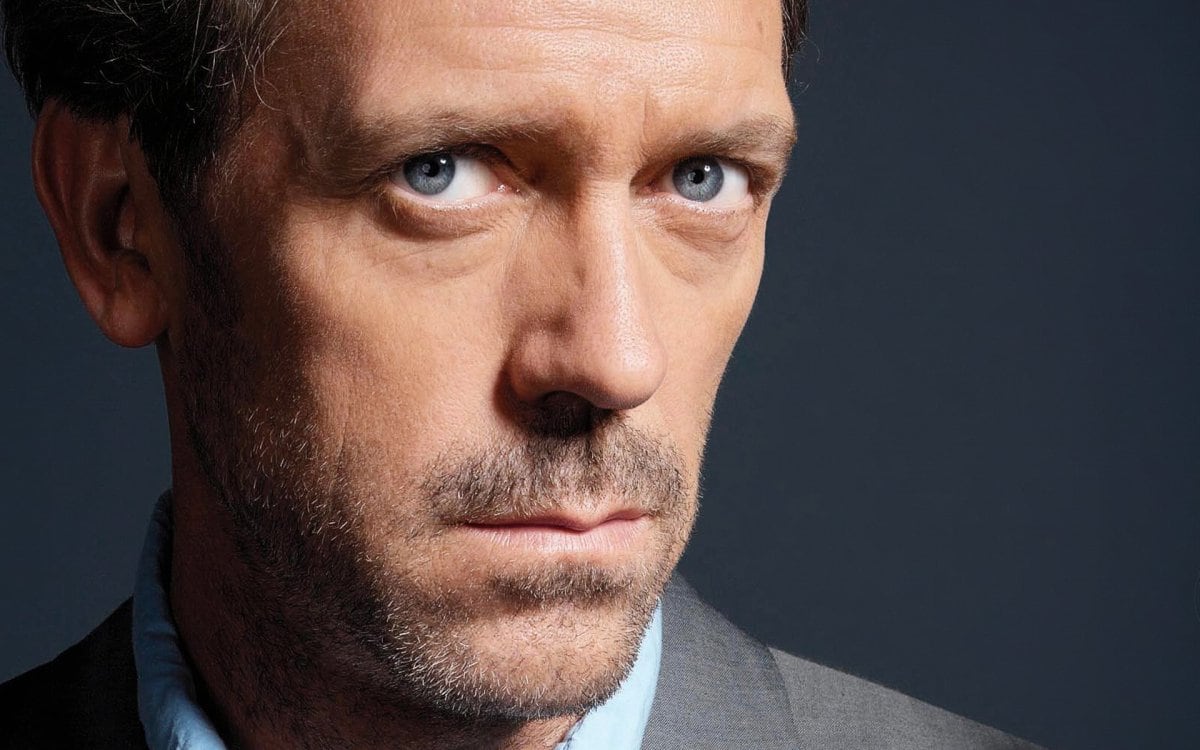 Hugh Laurie: Sufre depresión que lo ha llevado a pensar en el suicidio.