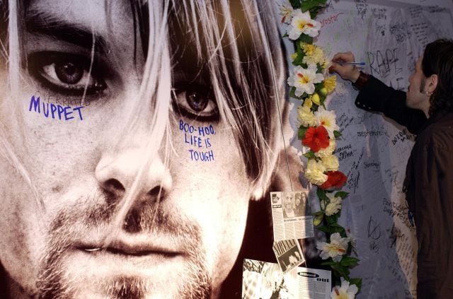 Mural de recuerdo a Kurt Cobain en la víspera del 10º aniversario de su muerte, el 5 de abril de 1994.