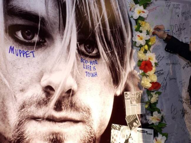 Mural de recuerdo a Kurt Cobain en la víspera del 10º aniversario de su muerte, el 5 de abril de 1994.