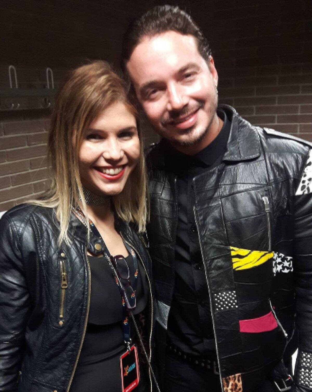 Yasmaris junto a JBalvin