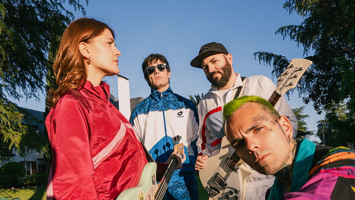 La La Love You se convierte en un extraterrestre musical y lanza ‘¿Por qué me miráis así?’