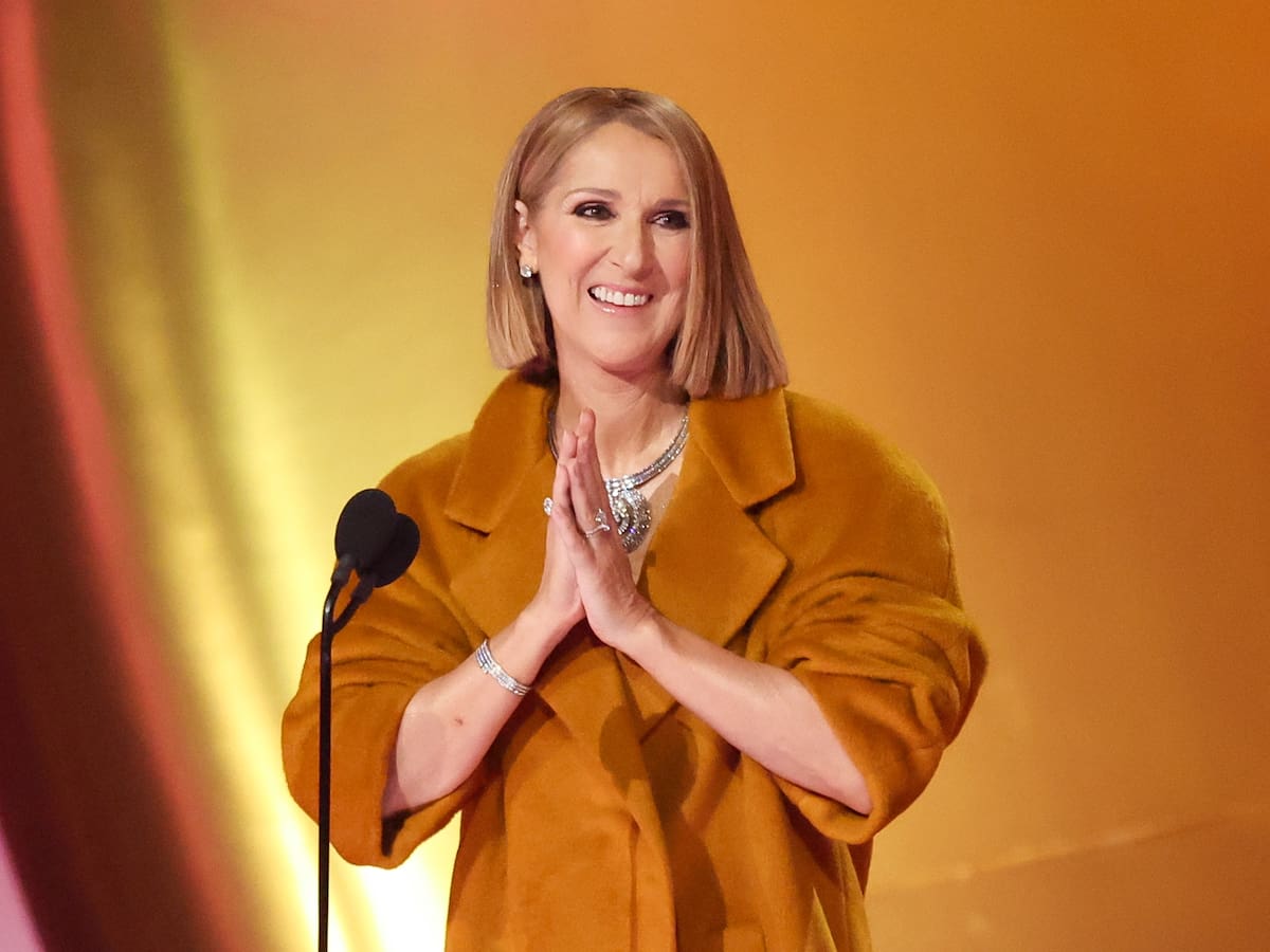 Céline Dion sorprende a sus fans con un baile improvisado en las calles de París