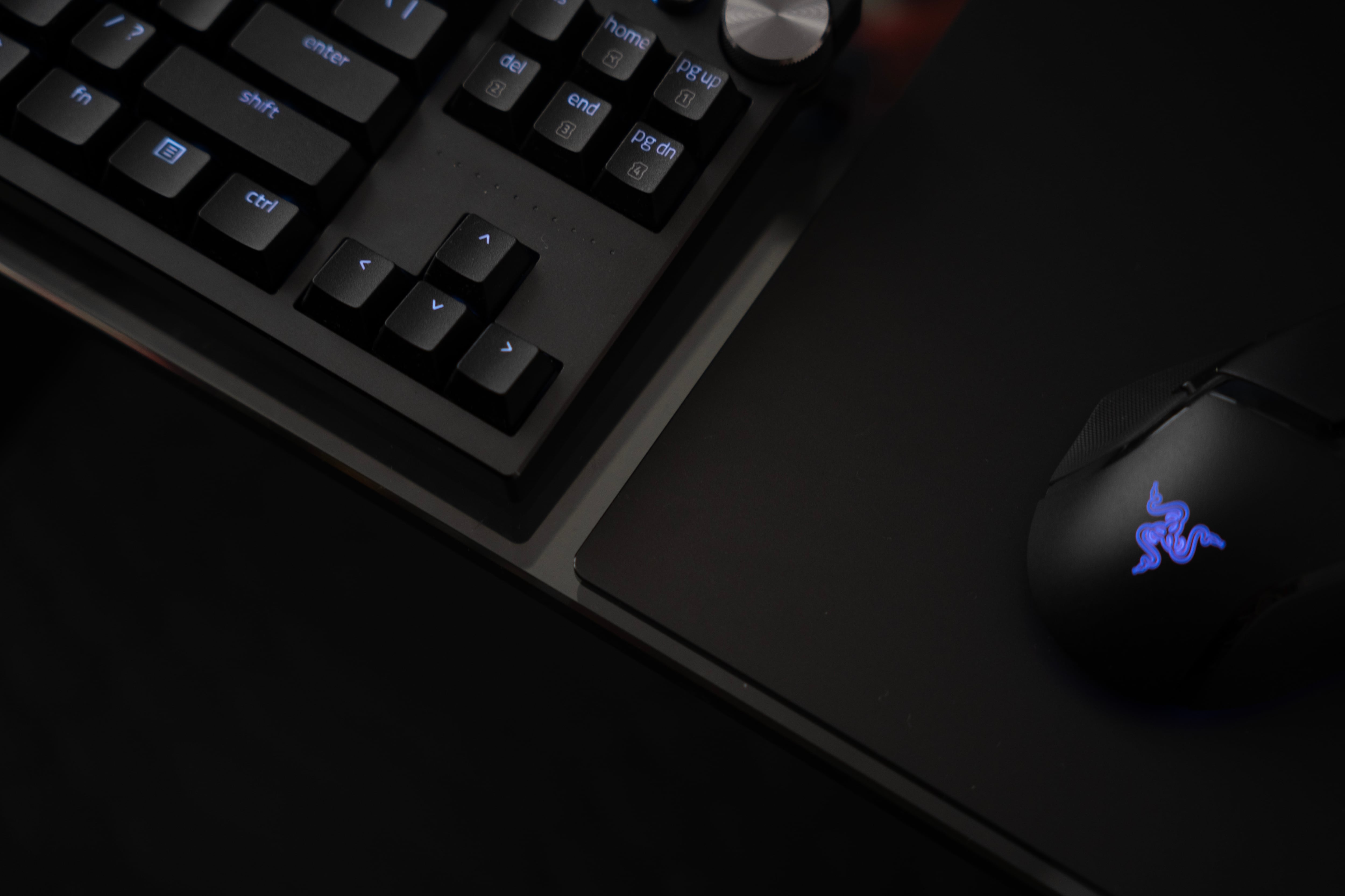 Razer Atlas Pro: la alfombrilla de cristal templado es el último paso y el que dará cierre a todo tu setup.