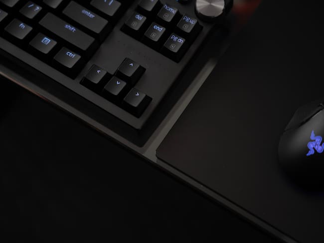 Razer Atlas Pro: la alfombrilla de cristal templado es el último paso y el que dará cierre a todo tu setup.
