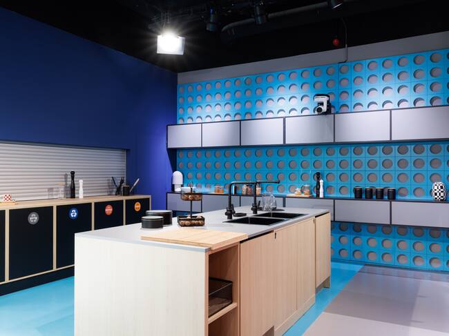 La de vasos de leche con galletas que han visto engullir estos muros. Por suerte, un buen tentempié es la excusa perfecta para charlar de música, compañeros y las galas. Habrá que esperar a ver si lo que mejor se cocina en esta edición sea un buen salseo.