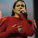 Rosalía recibe un anillo de compromiso en pleno show: “¿Me estás pidiendo lo que creo que me estás pidiendo?”